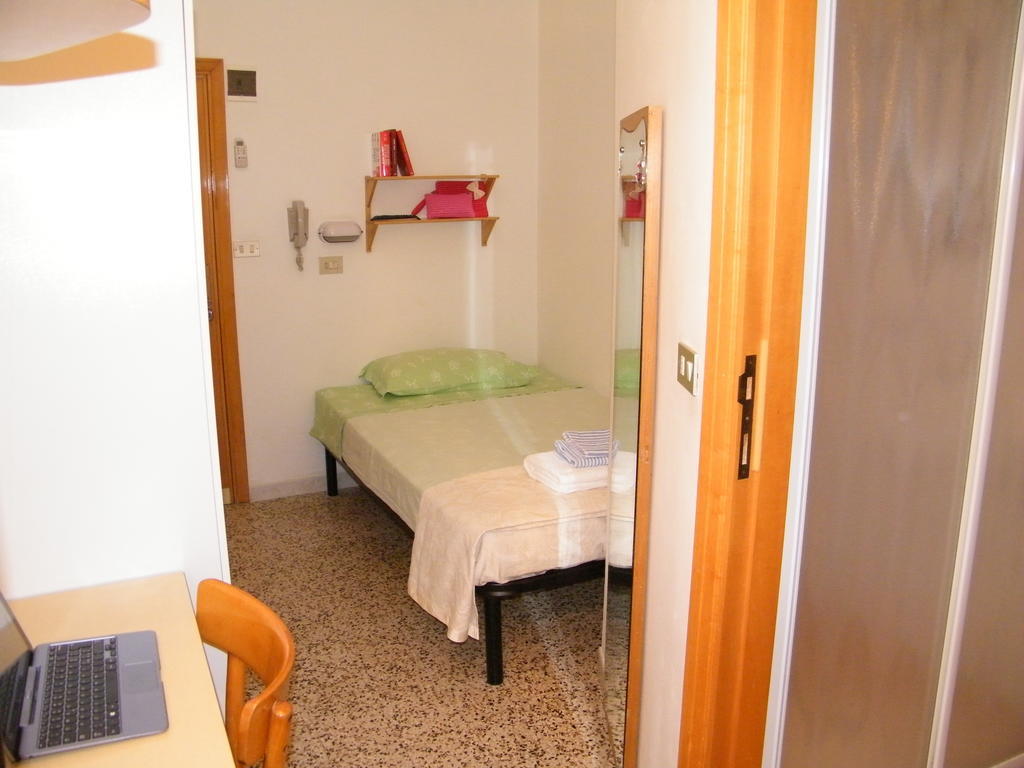 Hotel Nuovo Fiore Cattolica Habitación foto