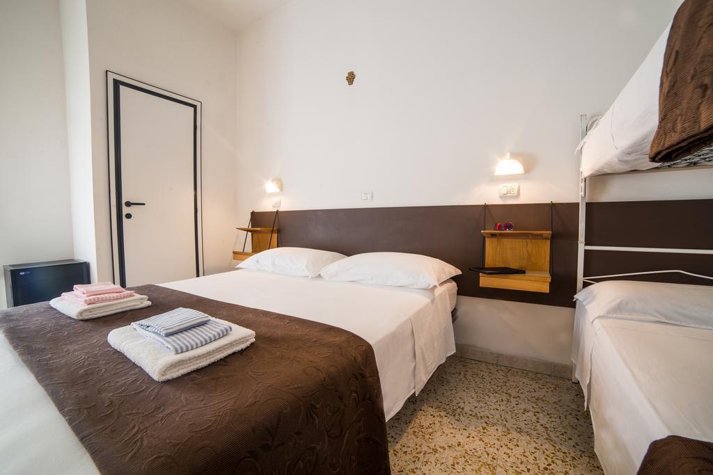 Hotel Nuovo Fiore Cattolica Habitación foto